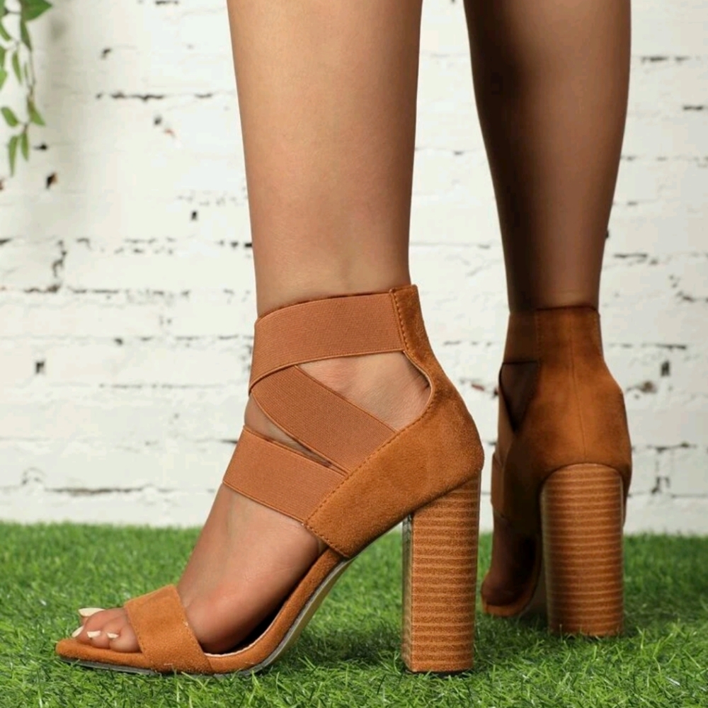 Criss Cross Chunky Heeled Sandals, V-Day pick! - Picture 5 of 5